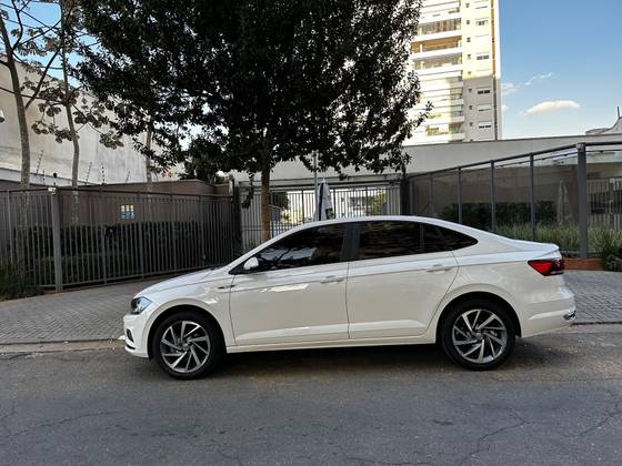 VOLKSWAGEN VIRTUS 1.0 200 TSI HIGHLINE AUTOMÁTICO